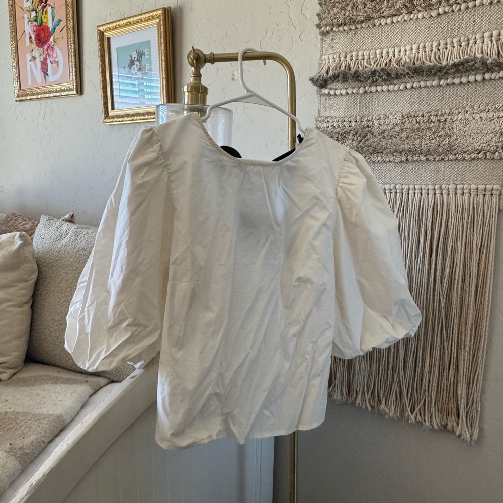 H&M White Puff Sleeve Blouse with Ruffled Style